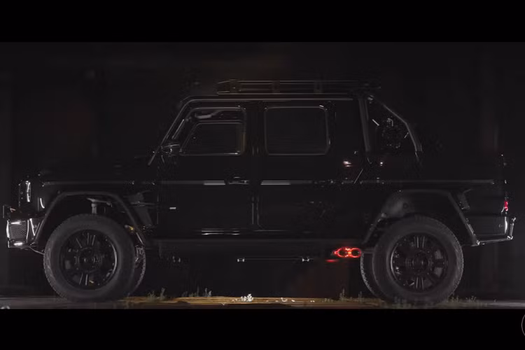 Brabus cũng chia sẻ rằng có đến 206 chi tiết bên trong cabin đã được hoàn thiện với cái gọi là “shadow chrome”, đồng thời còn có một bộ phận bằng chất liệu sợi carbon.