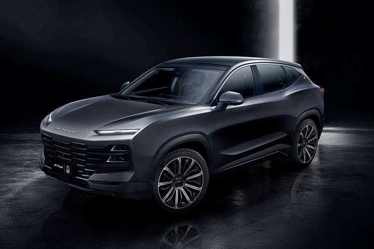 Jetour Dasheng của Trung Quốc chính là mẫu SUV thứ 10 của thương hiệu có tốc độ tăng trưởng khá nhanh Jetour. Đồng thời, Dasheng là đại diện đầu tiên cho dòng sản phẩm mới của thương hiệu Jetour nhằm nhắm đến các khách hàng trẻ tuổi hay "Gen Z", sinh ra từ năm 1997 đến 2012.