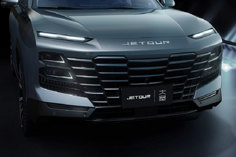 Tại thị trường Trung Quốc, Jetour Dasheng sẽ có 3 tùy chọn động cơ, bao gồm máy xăng tăng áp 1.5L, máy xăng tăng áp 1.6L và hệ truyền động plug-in hybrid với máy xăng tăng áp 1.5L. Các động cơ này kết hợp với hệ dẫn động cầu trước hoặc 4 bánh toàn thời gian. Giá xe Jetour Dasheng 2023 chưa được công bố, nó sẽ chính thức trình làng trong triển lãm Ô tô Bắc Kinh 2022 tới đây.