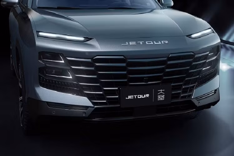 Tại thị trường Trung Quốc, Jetour Dasheng sẽ có 3 tùy chọn động cơ, bao gồm máy xăng tăng áp 1.5L, máy xăng tăng áp 1.6L và hệ truyền động plug-in hybrid với máy xăng tăng áp 1.5L. Các động cơ này kết hợp với hệ dẫn động cầu trước hoặc 4 bánh toàn thời gian. Giá xe Jetour Dasheng 2023 chưa được công bố, nó sẽ chính thức trình làng trong triển lãm Ô tô Bắc Kinh 2022 tới đây.