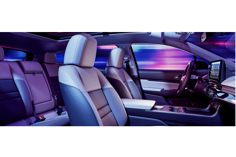 Theo hãng Honda, mẫu SUV thuần điện này sở hữu chiều dài 4.877 mm, chiều rộng 1.989 mm, chiều cao 1.643 mm và chiều dài cơ sở 3.094 mm. So với người anh em Honda CR-V thế hệ mới, Prologue dài hơn 203 mm, rộng hơn 127 mm và chiều dài cơ sở nhỉnh hơn 394 mm. Thậm chí, Honda Prologue 2024 còn có kích thước gần như ngang ngửa với mẫu SUV hạng sang cỡ lớn BMW X7.