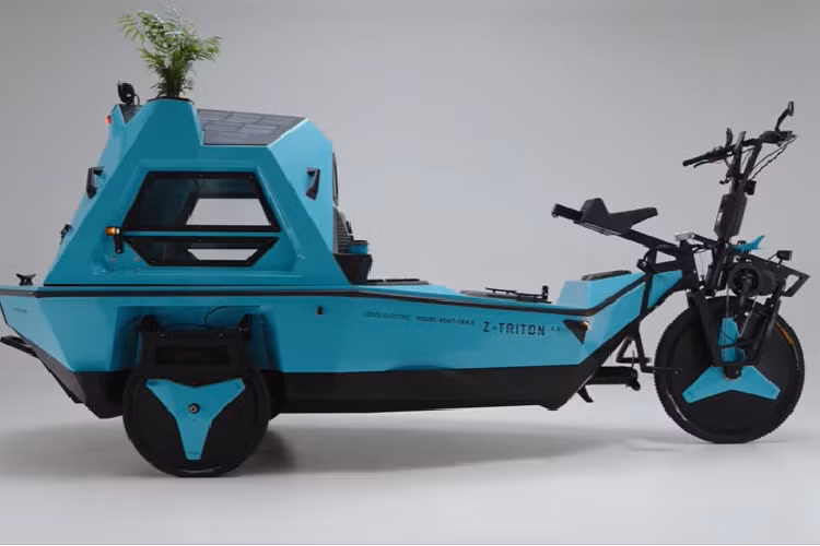 Bởi vì nó cũng phải phù hợp với xu hướng hiện tại, Z-Triton 2.0 là một chiếc xe bền vững, chạy điện 100%. Hiện tại, chúng ta không có nhiều thông tin chi tiết về thông số kỹ thuật của phương tiện ba chế độ này, nhưng nhà sản xuất có đề cập đến phạm vi hoạt động của Z-Triton 2.0, ước tính khoảng 50 km khi chạy liên tục trên đất liền và 20 km trên mặt nước.