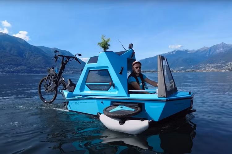 Tuy nhiên, chuyện này cũng không phải có gì quá tồi tệ, bởi nó mang đến cho Lauzis cơ hội cải tiến hơn nữa phát minh của mình, phát triển phiên bản Z-Triton 2.0 sẵn sàng ra mắt thị trường. Mẫu xe khác lạ này đã được thử nghiệm ở nhiều địa điểm khác nhau như núi Alps Thụy Sĩ, Hồ Geneva, Paris, Amsterdam, và Berlin.