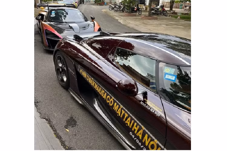 Hiện tại, những chiếc xe đắt đỏ của ông Hoàng Kim Khánh đã bắt đầu được vận chuyển ra Hà Nội. Trong số này, Koenigsegg Regera và McLaren Senna là gây chú ý nhất.