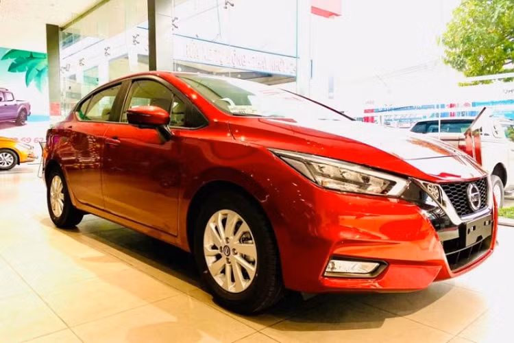 Can canh Nissan Almera 2022, cao nhat 595 trieu dong tai Viet Nam