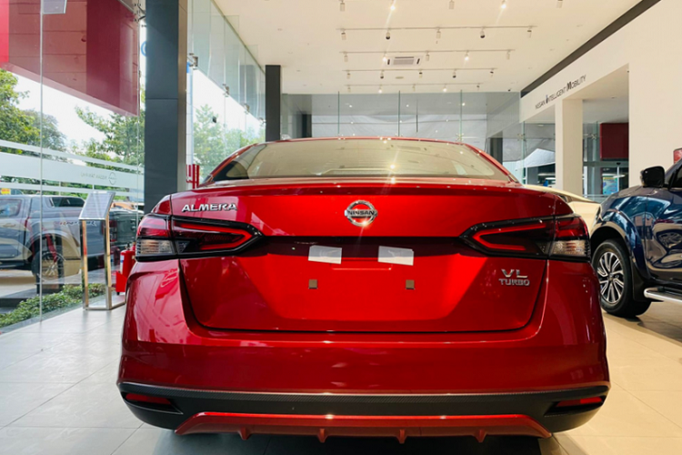 Đi cùng với khối động cơ 1.0l này là hộp số vô cấp CVT và 3 chế độ lái, trong đó có chế độ Sport. Khối động cơ này đã được điều chỉnh để đạt chuẩn khí thải Euro5.