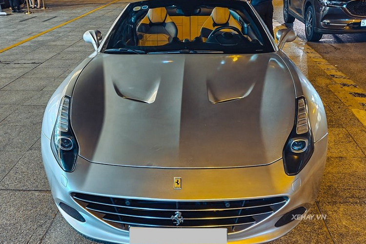 Ferrari California T được trang bị động cơ tăng áp kép V8 3.9L cho công suất 552 mã lực và mô-men xoắn cực đại 755Nm, siêu xe Ý chỉ mất 3,6 giây để chạy nước rút từ 0 - 100 km/h, tốc độ tối đa cán mức 315 km/h.