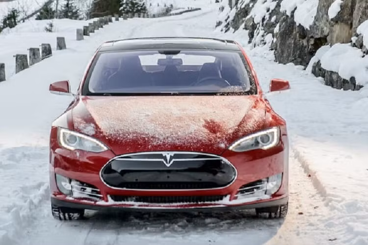 Nguoi dung Tesla “meo mat”, khong the sac dien duoi thoi tiet -7 do-Hinh-2