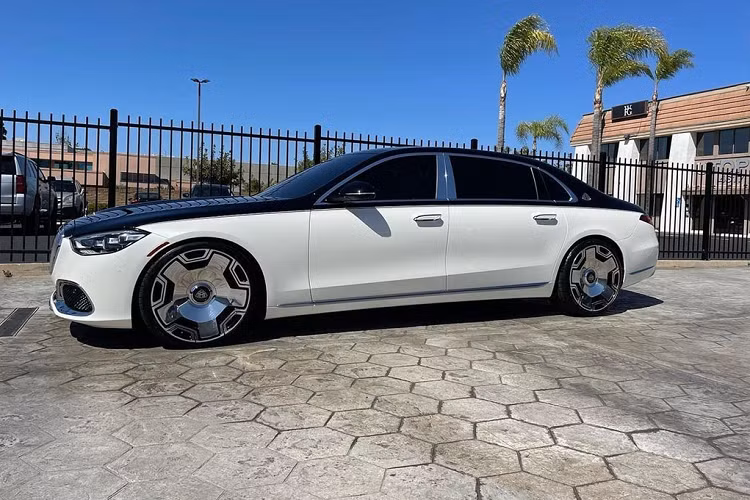 Để cung cấp cho hành khách một không gian yên tĩnh, thư thái trên mỗi chuyến đi, chiếc S580 này cũng được trang bị cả công nghệ chống ồn chủ động, với khả năng phát ra âm thanh đối nghịch với tiếng ồn.