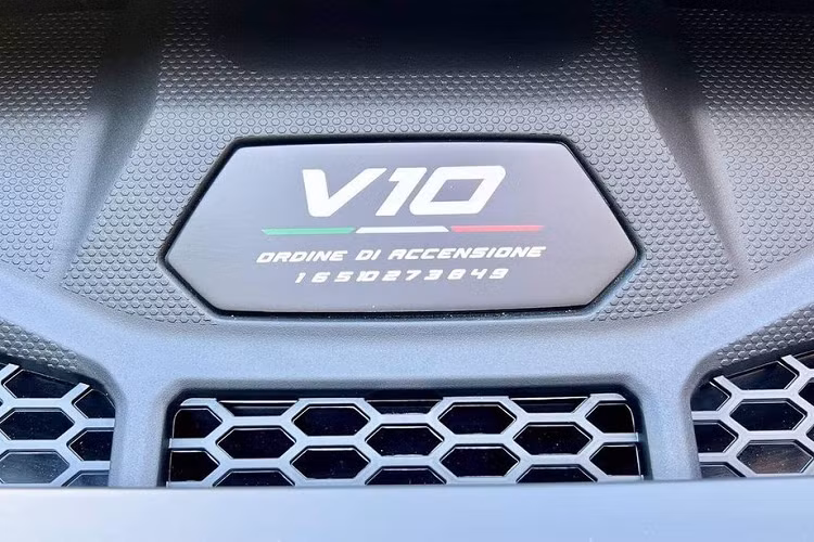 Động cơ này kết hợp với hộp số tự động ly hợp kép 7 cấp và hệ dẫn động 4 bánh toàn thời gian. Xe có thêm chế độ lái Rally đặc biệt mới, được dùng để chạy trên những địa hình trơn trượt, có độ bám thấp.