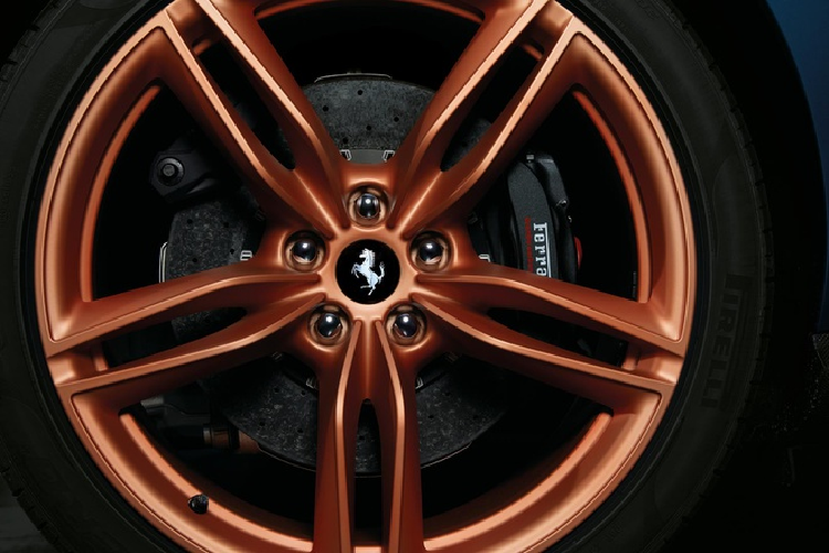 Sakiori là một trong những ví dụ lâu đời nhất trên thế giới về tái chế vải có niên đại từ những năm 1700 khi lụa và bông chỉ dành cho giới quý tộc và những người giàu có ở Nhật.