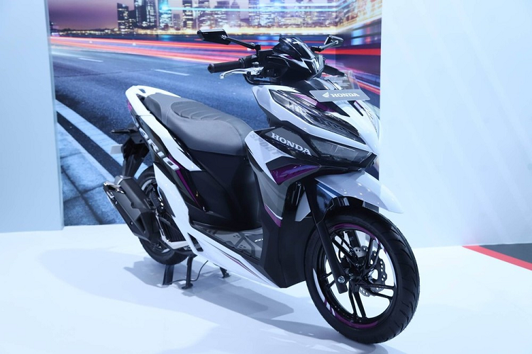 Honda Vario 125 Hyper Sporty 2022 mới được ra đời dưới sự hợp tác giữa Honda và hãng độ DJ Custom đến từ Bekasi, Indonesia. Theo hãng Honda, Vario 125 Hyper Sporty được độ theo phong cách vừa thể thao vừa cao cấp.