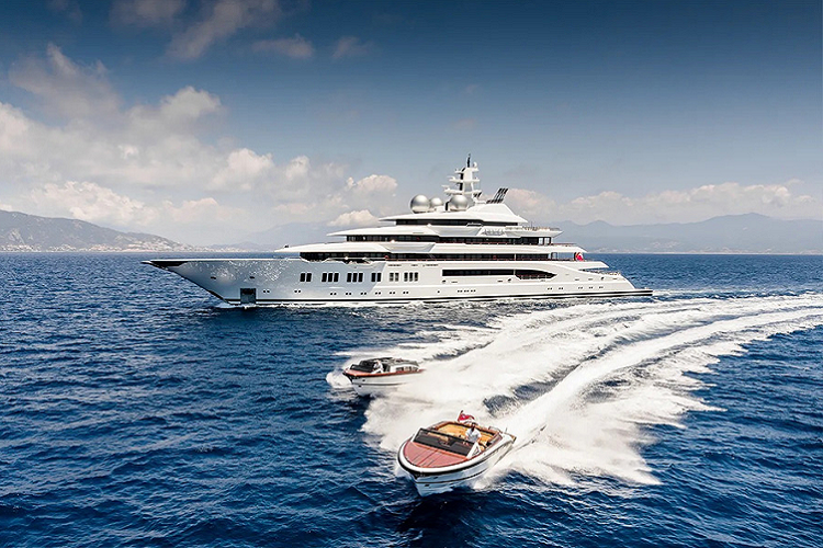 Tuy nhiên kế hoạch tẩu thoát có vẻ đã bị lộ, khi cảnh sát Fiji có mặt và tạm giam siêu du thuyền cùng với toàn bộ thủy thủ đoàn. Để thực hiện vụ bắt giữ, cả Đại sứ quán Hoa Kỳ lẫn phái đoàn EU tại địa phương đã nghiên cứu chi tiết lộ trình đường đi, sau đó chuyển thông tin cho giới chức Fiji và hợp tác tích cực trong vụ tạm giữ này. Hay nói cách khác, họ đã giăng sẵn lưới, đợi dinh thự nổi của Kerimov đến để chiếm được nó.