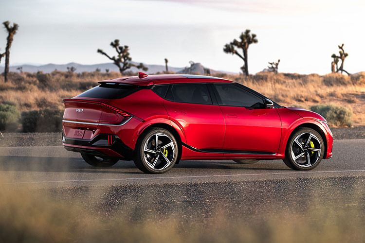 Được biết, Kia EV6 GT chạy điện không phải là trường hợp duy nhất bị giảm công suất cực đại khi pin không đầy, nhưng đây vẫn là điều khiến các fan của Kia khó lòng chấp nhận.