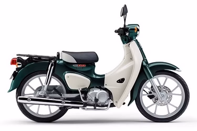 Thay đổi đáng chú ý nhất trên Honda Super Cub 110 2022 nằm ở hệ thống phanh khi phanh tang trống trên bánh xe trước được thay thế bằng phanh đĩa thủy lực đi kèm kẹp phanh 2 piston và phanh ABS.