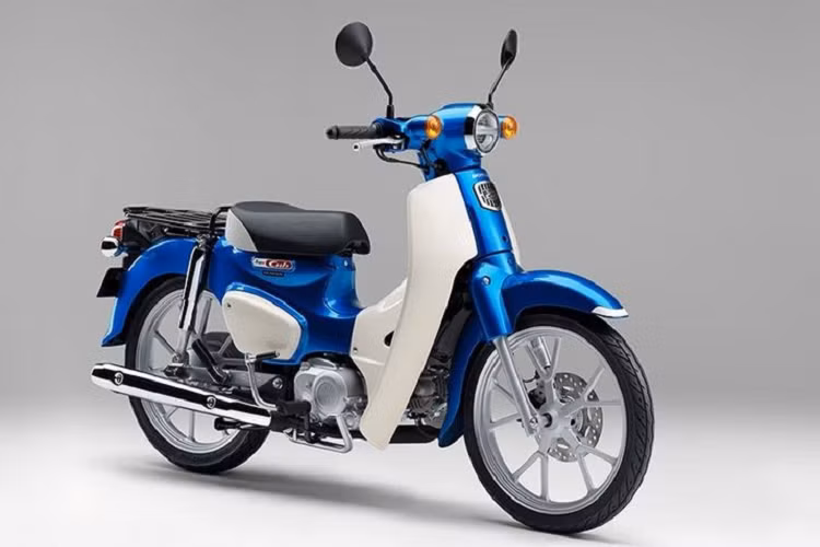 Hãng xe Nhật Bản vừa tung ra thị trường dòng xe số Honda Super Cub 110 2022 mới, gồm hai phiên bản Super Cub 110 và Cross Cub 110. Mẫu xe huyền thoại vẫn giữ lại kiểu dáng cổ điển được ưa chuộng qua hàng chục năm nhưng bổ sung thêm một số trang bị hiện đại.
