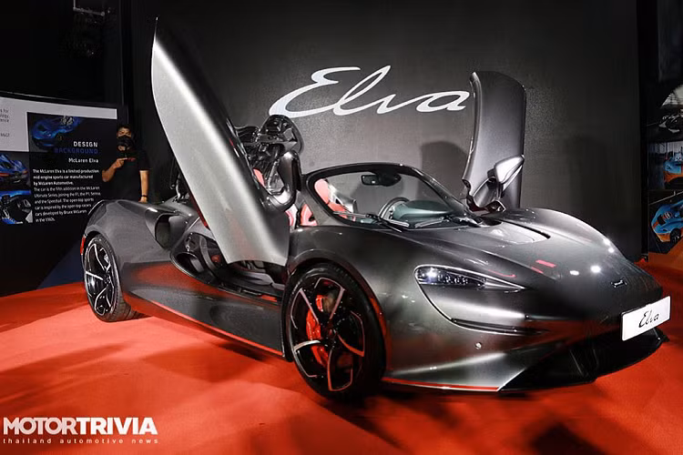 Một số tính năng nổi bật trên “siêu xe không mui” có thể kể đến như hệ thống định vị, camera lùi và điều hòa tự động. Cung cấp sức mạnh cho McLaren Elva là khối động cơ tăng áp kép V8 4.0L sản sinh công suất tối đa 804 mã lực và momen xoắn cực đại 800 Nm, được ghép nối với hộp số tự động ly hợp kép 7 cấp. xe có thể tăng tốc từ 0-100 km/h trong 2,8 giây, 0-200 km/h trong 6,8 giây và đạt vận tốc tối đa 326 km/h.