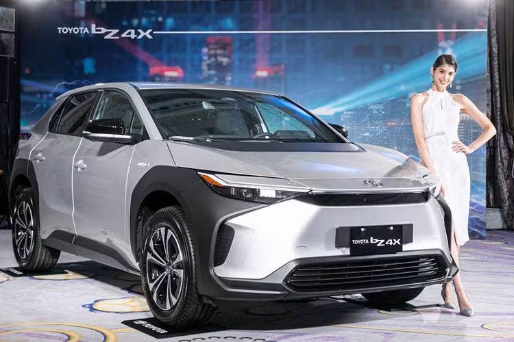 Toyota bZ4X chi chay duoc 1/2 quang duong so voi quang cao?