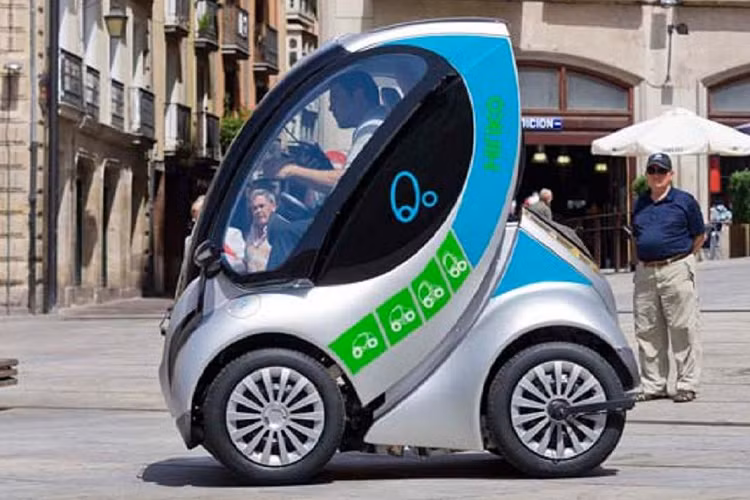 Với phần thân xe chỉ 580 kg - chủ yếu là từ vật liệu gai dầu - Lakota có tốc độ tối đa 90 km/h