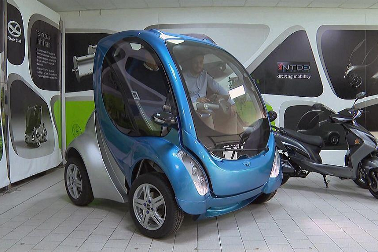 Sản phẩm có tên Lakota 2023 chạy điện, xe vẫn trong quá trình phát triển, với kích thước khi thu lại có thể giúp để được cùng lúc 3 xe trong một ô đỗ thông thường