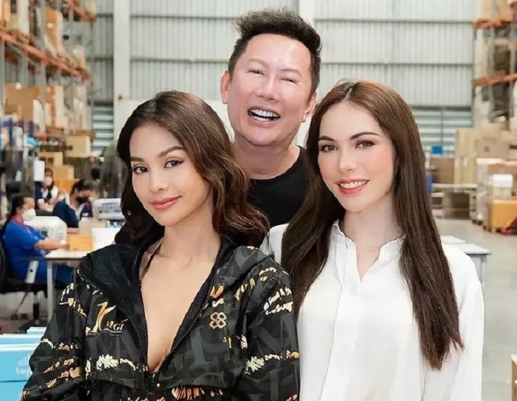 Hoa hau va A hau Hoa binh Thai Lan 2022 bi nghi dang hen ho