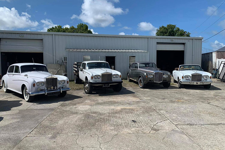 Trong một bài phỏng vấn với The Drive, Jordan Wojciechowski giải thích rằng chiếc xe Rolls-Royce pick-up đặc biệt này là kết quả của một công ty mà anh ấy đang vận hành cùng bố mình gọi là Central Conversions.