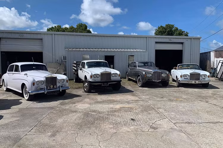 Trong một bài phỏng vấn với The Drive, Jordan Wojciechowski giải thích rằng chiếc xe Rolls-Royce pick-up đặc biệt này là kết quả của một công ty mà anh ấy đang vận hành cùng bố mình gọi là Central Conversions.