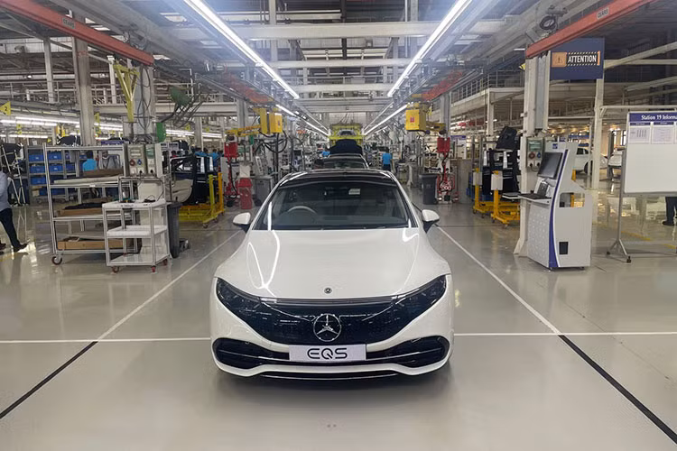 Để bổ sung cho việc phát triển xe điện, Mercedes-Benz cho biết họ sẽ thiết lập một mạng lưới sạc nhanh trải dài 80% lãnh thổ Ấn Độ vào cuối năm 2022. Mạng lưới này sẽ hoạt động miễn phí 24/7, dành riêng cho khách hàng của Mercedes-Benz. 