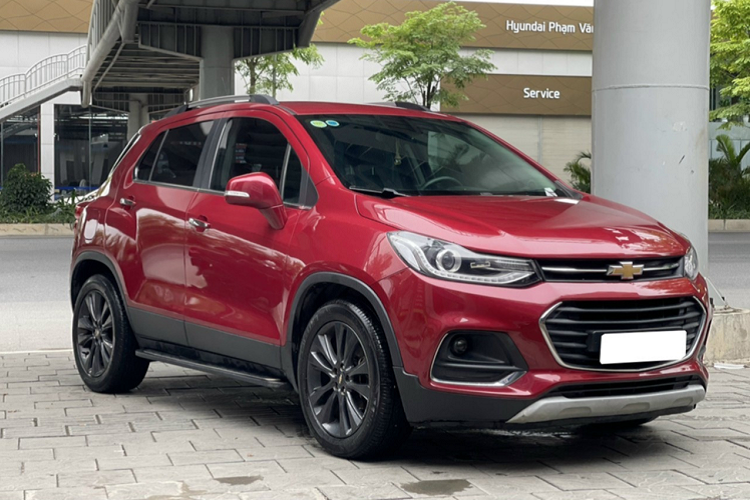 Khi ra mắt, Chevrolet Trax tại Việt Nam có duy nhất một phiên bản cùng giá bán 769 triệu đồng, một mức giá cao vào thời điểm đó. Thậm chí còn cao hơn Ford EcoSport và xấp xỉ Honda HR-V. Sau khi Chevrolet Trax dừng bán vào năm 2018, giá bán cho mẫu xe này trên thị trường xe cũ bắt đầu có biến động mạnh.