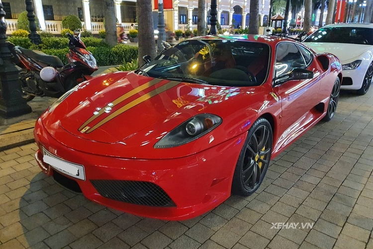 Ra mắt tại triển lãm Frankfurt 2007, siêu xe Ferrari 430 Scuderia chính là phiên bản nâng cấp hơn của mẫu 430 tiêu chuẩn, xe được tích hợp hàng loạt tính năng tương tự các mẫu xe đua F1 và còn được tay đua huyền thoại Micheal Schumacher tham gia hỗ trợ phát triển.