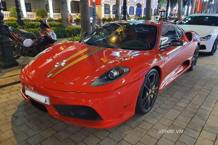 Ra mắt tại triển lãm Frankfurt 2007, siêu xe Ferrari 430 Scuderia chính là phiên bản nâng cấp hơn của mẫu 430 tiêu chuẩn, xe được tích hợp hàng loạt tính năng tương tự các mẫu xe đua F1 và còn được tay đua huyền thoại Micheal Schumacher tham gia hỗ trợ phát triển.
