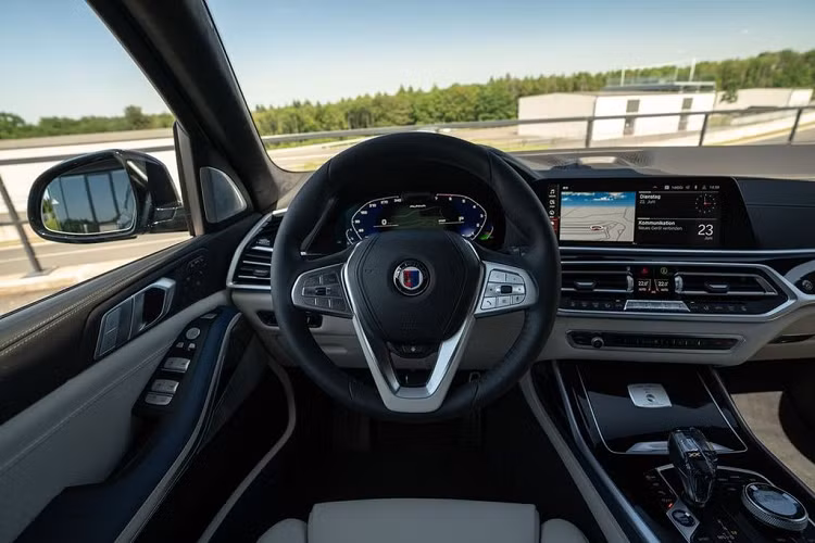 Alpina cũng sẽ bắt đầu phục hồi các mẫu xe cổ điển của mình. Điều này bao gồm việc sản xuất và phân phối các bộ phận và phụ kiện cổ điển, ngoài việc bán các mẫu xe cổ điển của công ty.