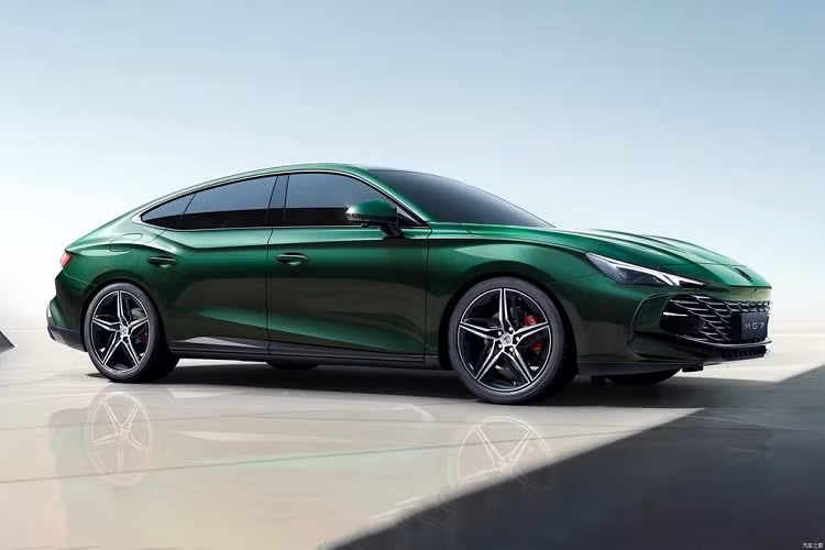 Khi có mặt trên thị trường, MG7 2023 sẽ được định vị cao hơn 2 người anh em MG5 và MG6. Hiện giá xe MG7 2023 vẫn còn là bí ẩn.