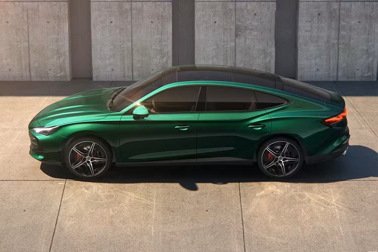 Vào ngày 17/8/2022 tới đây, thương hiệu MG của Trung Quốc sẽ chính thức vén màn mẫu sedan thể thao mới mang tên MG7 2023 mới. Trước thời điểm này, hãng MG đã tung ra video và hình ảnh cho thấy rõ hơn thiết kế của xe. 