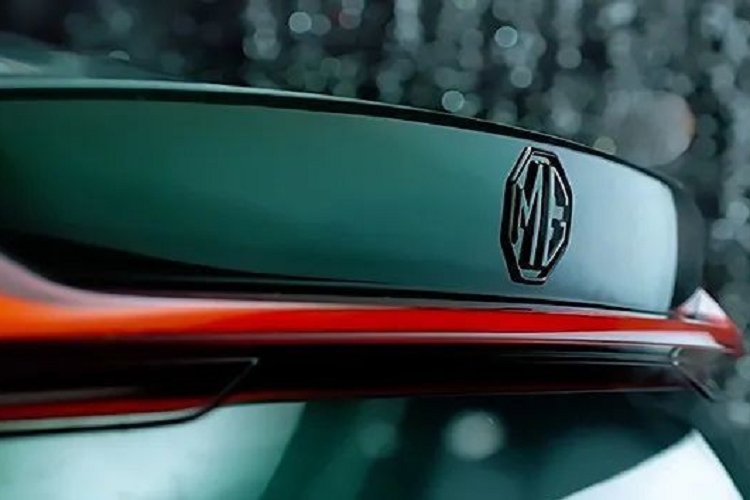 Ở thế hệ thứ 2, hãng MG hứa hẹn sẽ đưa cái tên MG7 lên một tầm cao mới. Được định vị như mẫu xe đầu bảng của MG tại thị trường Trung Quốc, MG7 2023 đồng thời là thành viên đầu tiên trong dòng Black Label của thương hiệu này. Black Label sẽ là dòng sản phẩm tập trung vào phong cách thiết kế và trang bị cao cấp của thương hiệu MG.