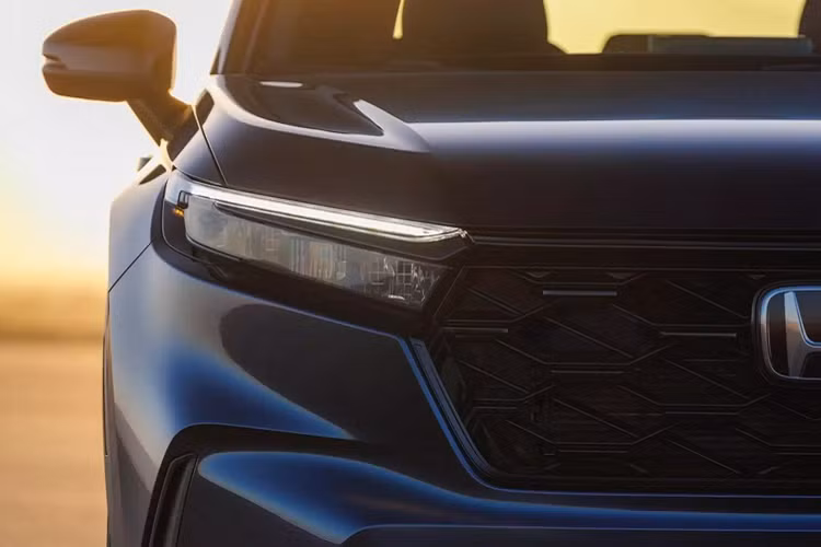 Honda CR-V 2023 được đồn đoán sẽ ra mắt ngay trong những ngày hè năm nay. Tại khu vực Đông Nam Á, Thái Lan sẽ là thị trường đầu tiên giới thiệu mẫu xe này và bởi rất có thể nó sẽ được lắp ráp tại đây.