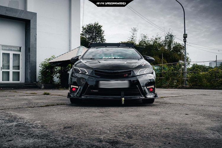 Và chiếc Toyota Corolla Altis của dân chơi Đồng Nai này là một trong số ít những xe được độ lại theo phong cách xe đua đường phố.