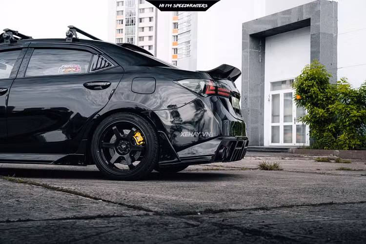 Mặc dù chủ sở hữu Toyota Corolla Altis tại Đồng Nai không tiết lộ chi phí độ lại xe nhưng nhìn những món đồ trên có thể chắc chắn rằng nó đã ngốn không ít tiền của chủ nhân.