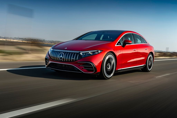 Ngoài ra, người dùng khi mua Mercedes-AMG EQS sẽ được hưởng ưu đãi hai năm sử dụng sạc nhanh DC miễn phí trong 30 phút tại hệ thống trạm sạc của Electrify America Network và hai năm bảo dưỡng miễn phí.