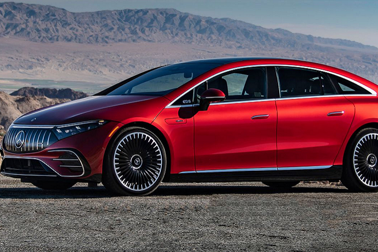 Mãi tới nay, Mercedes mới tiết lộ giá bán chính thức của mẫu xe điện Mercedes-AMG EQS hiệu suất cao tại Mỹ. Theo đó, Mercedes-AMG EQS tại xứ sở cờ hoa sẽ có giá bán khởi điểm từ 147.500 USD (khoảng 3,3 tỷ đồng), rẻ hơn khá nhiều so với xe ở thị trường Anh.