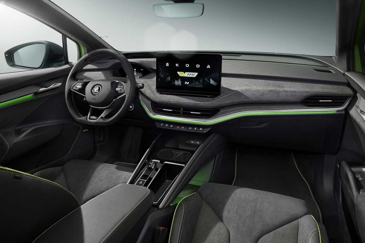 Những hệ thống an toàn đáng chú ý khác của Skoda Enyaq iV gồm có 9 túi khí, cảnh báo áp suất lốp, cảm biến đỗ xe trước/sau, camera lùi, cảnh báo khi người lái mất tập trung, phanh sau va chạm, cảnh báo phương tiện cắt ngang khi lùi, kiểm soát khoảng cách đỗ xe, hỗ trợ xoay xở trong chỗ đỗ chật hẹp và tính năng tự động đóng cửa sổ, kích hoạt bộ căng đai khẩn cấp khi phát hiện nguy cơ va chạm.