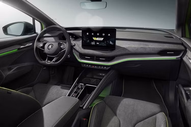 Những hệ thống an toàn đáng chú ý khác của Skoda Enyaq iV gồm có 9 túi khí, cảnh báo áp suất lốp, cảm biến đỗ xe trước/sau, camera lùi, cảnh báo khi người lái mất tập trung, phanh sau va chạm, cảnh báo phương tiện cắt ngang khi lùi, kiểm soát khoảng cách đỗ xe, hỗ trợ xoay xở trong chỗ đỗ chật hẹp và tính năng tự động đóng cửa sổ, kích hoạt bộ căng đai khẩn cấp khi phát hiện nguy cơ va chạm.