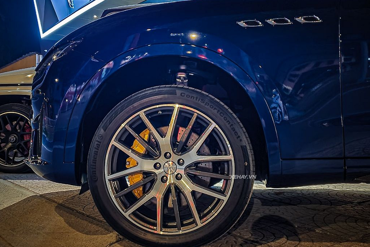 Maserati Lavante là mẫu SUV đầu tiên trong gia đình "Cây đinh ba" nước Ý. Mẫu xe này có tổng cộng 4 phiên bản, bao gồm bản tiêu chuẩn, bản S, bản GTS và cao cấp nhất là bản Trofeo. Xe sở hữu diện mạo nổi bật và hầm hố hơn đáng kể so với các phiên bản còn lại của dòng Levante.