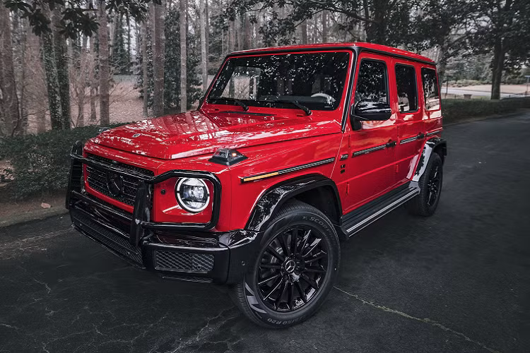 Chi nhánh Mercedes-Benz tại Mỹ vừa công bố G-Class bản giới hạn 200 xe. Bản đặc biệt được chế tạo dựa trên Mercedes-Benz G-Class Edition 550 2022 mới. Xe có 3 tuỳ chọn màu sơn mới, nổi bật nhất là màu đỏ Jupiter Red, sau đó là màu xám Arabian Grey và trắng Moonlight White.