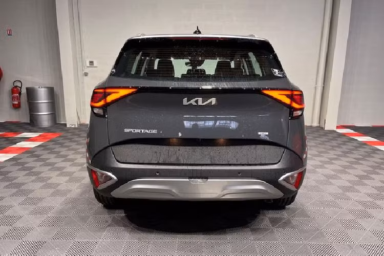 Xe dự kiến có 8 tùy chọn màu sơn ngoại thất và 2 màu nội thất. THACO chưa xác nhận về bảng thông số kỹ thuật bị rò rỉ và cũng chưa đưa ra thông tin chính thức về Kia Sportage 2022.