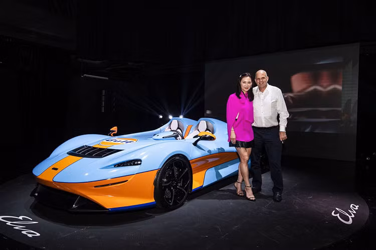 "Tôi lái chúng trên đường đua đồng thời tham gia vào các câu lại bộ xe hơi ở cả Singapore, Malaysia, Mỹ và châu Âu. Tôi nghĩ các thương hiệu cũng muốn những chủ xe như tôi lái chúng và tham gia vào các hoạt động của hãng", bà Amanda cho biết thêm.