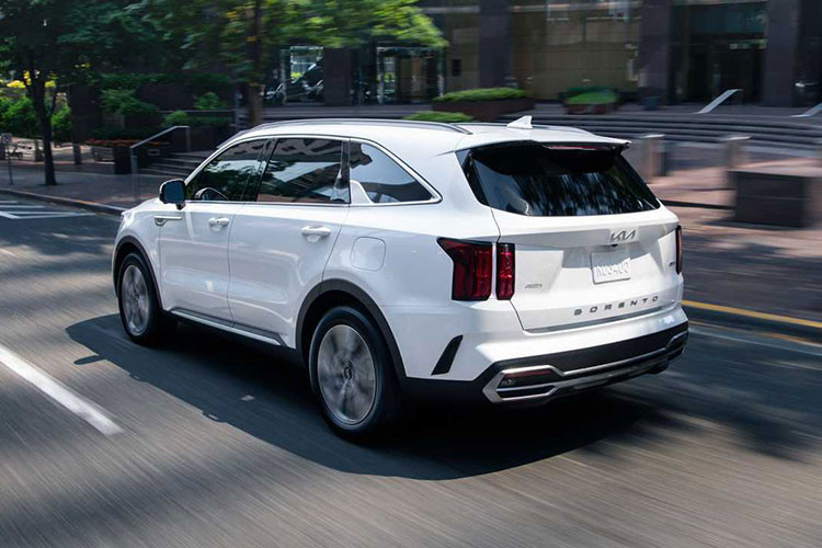 Ngoài ra, xe còn không thiếu những công nghệ an toàn chủ động ADAS như hỗ trợ cảnh báo va chạm phía trước, hệ thống kiểm soát hành trình thông minh hay hỗ trợ giữ làn đường. Bên cạnh đó là camera 360 độ và những tính năng an toàn cơ bản khác.