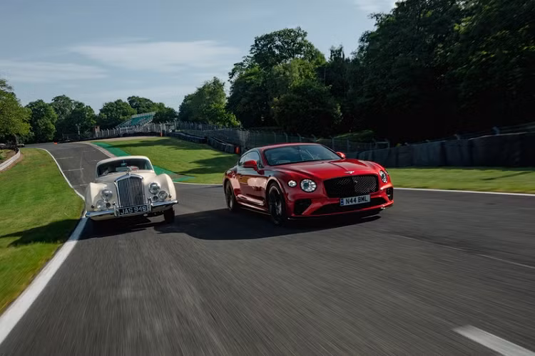 R-Type Continental cũng được coi là tiền thân của dòng sản phẩm Continental hiện nay.