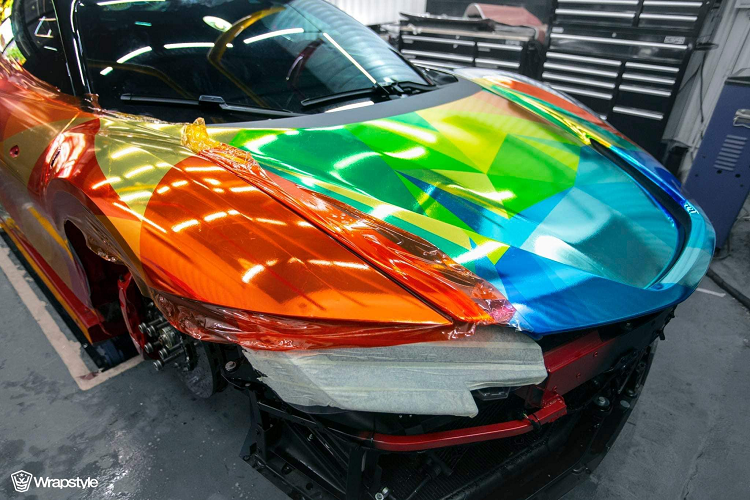 Cung cấp năng lượng cho 3 mô-tơ điện có tổng công suất 217 mã lực này là cụm pin lithium-ion 7,9 kWh. Kết hợp 3 mô-tơ điện với động cơ xăng V8, siêu xe Ferrari SF90 Stradale có tổng công suất 986 mã lực. Nhờ con số này, SF90 Stradale chính là siêu xe mạnh nhất hiện nay của thương hiệu Ferrari.