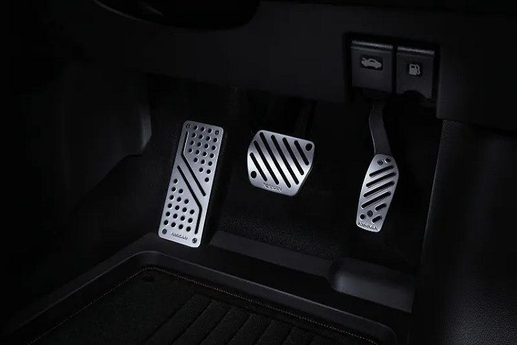 Không chỉ tiện nghi, Nissan Almera Sportech-X 2022 còn an toàn với những tính năng như camera 360 độ, cảnh báo va chạm phía trước, phanh khẩn cấp tự động, cảnh báo điểm mù, cảnh báo phương tiện cắt ngang khi lùi, phát hiện vật thể di động và 6 túi khí.